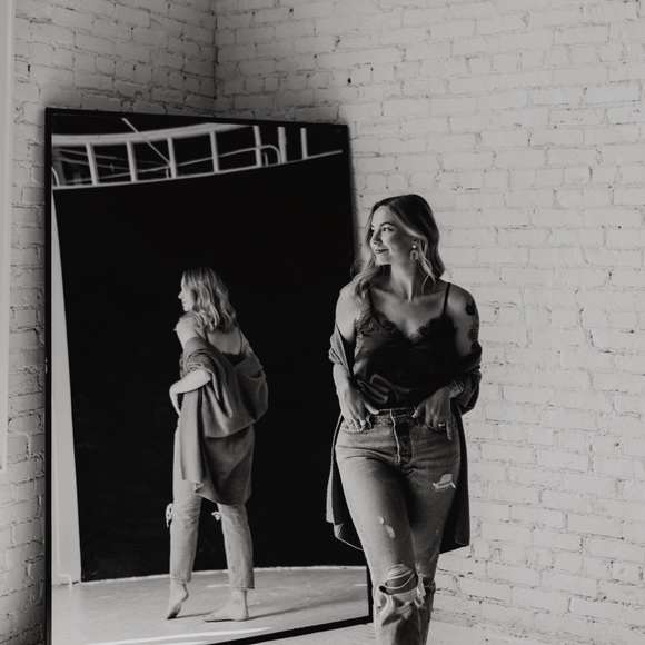 Meet your Posher, Taylor - Picture 1 of 1